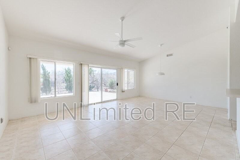 1865 W Wagon Wheel Rd - Photo 5 of 29