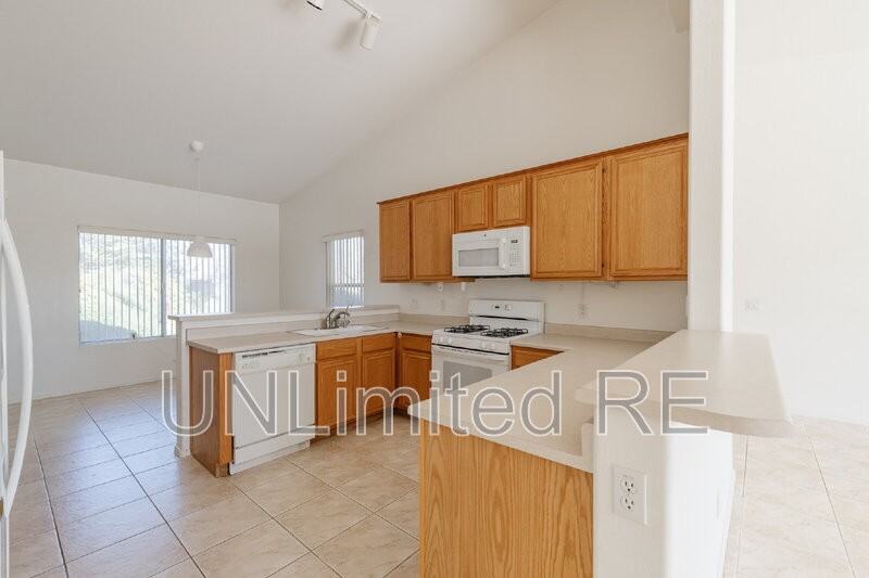 1865 W Wagon Wheel Rd - Photo 7 of 29