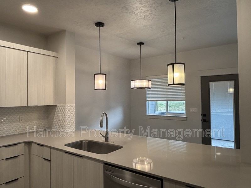 3711 S Council Spring Rd #102 - Photo 3 of 15