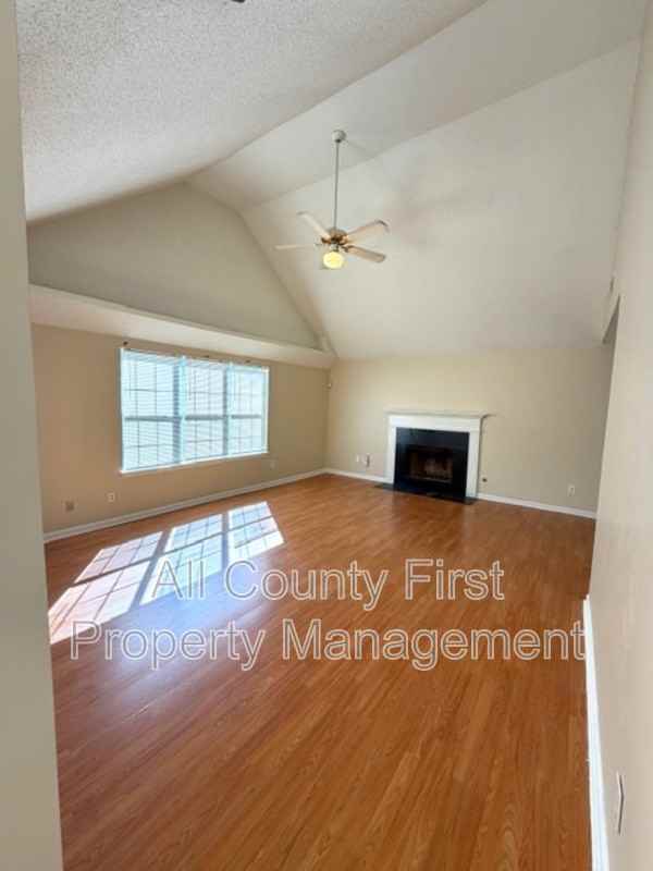 2237 Hidden Creek Dr - Photo 3 of 18