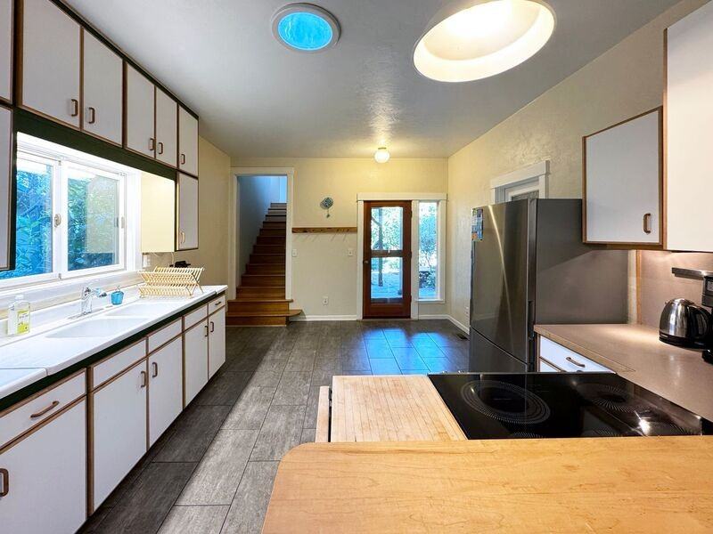 346 N Grand St - Photo 4 of 20