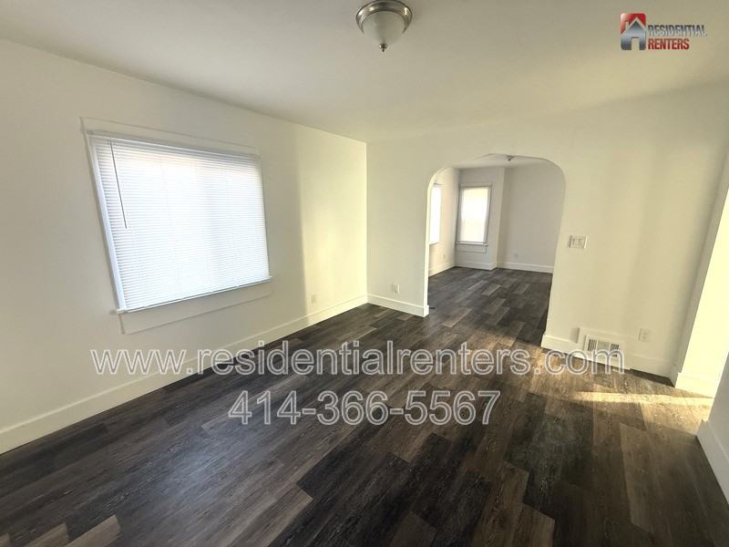 7019 W Burleigh St - Photo 4 of 12