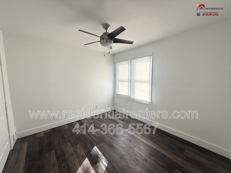 7019 W Burleigh St - Photo 7 of 12