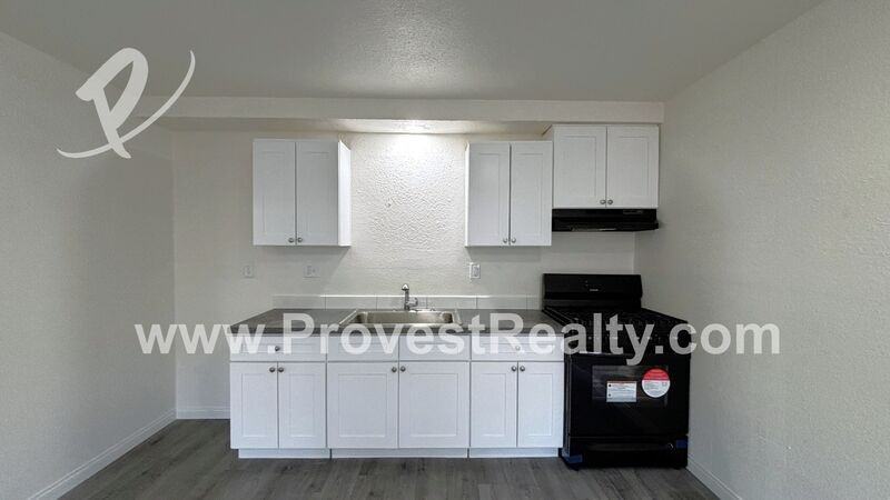 11800 White Ave #6 - Photo 6 of 10