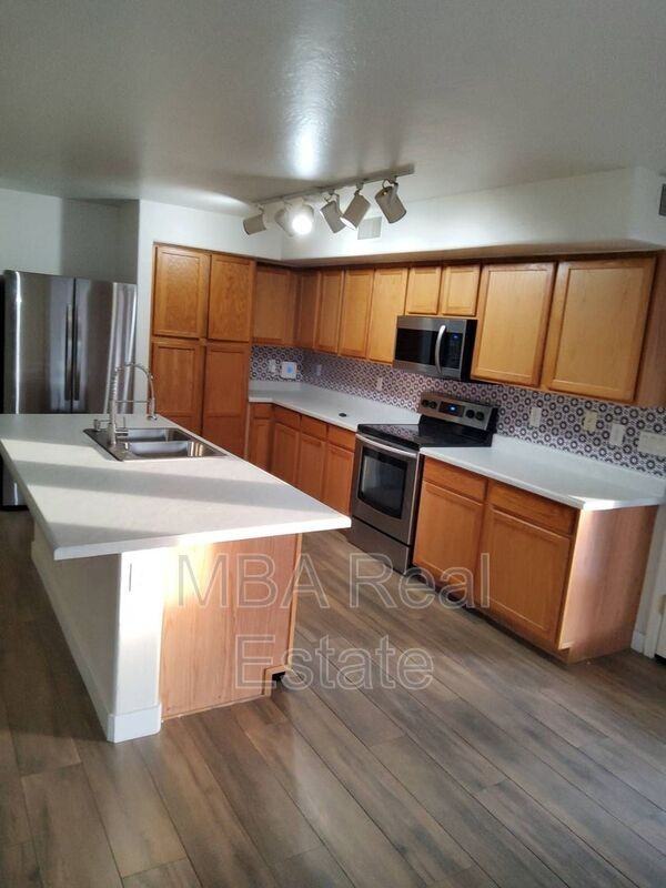 5227 W Desert Ln - Photo 3 of 20