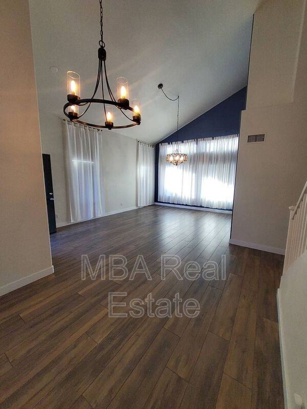 5227 W Desert Ln - Photo 5 of 20