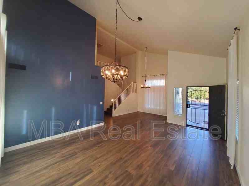 5227 W Desert Ln - Photo 6 of 20