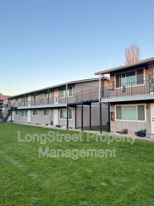 970 Nw Garfield Ave #3 - Photo 3 of 21