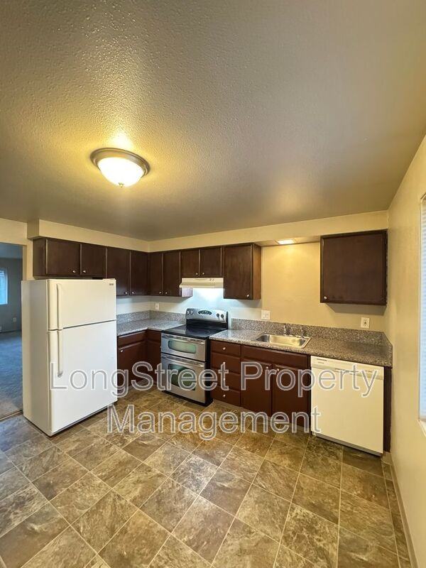 970 Nw Garfield Ave #3 - Photo 5 of 21