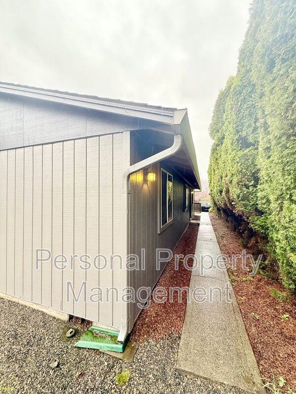 708 W 31st St #B - Photo 3 of 15