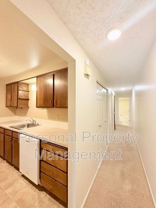 708 W 31st St #B - Photo 4 of 15