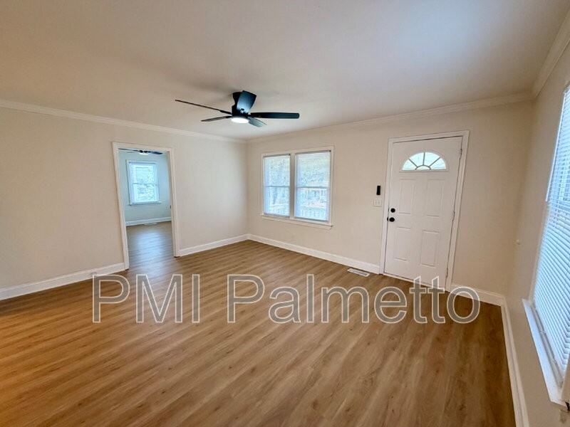 725 Brooks Ave - Photo 4 of 24