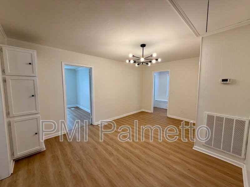 725 Brooks Ave - Photo 6 of 24