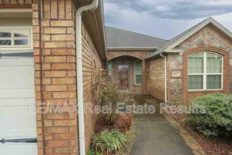 3607 Sw Birchton Ave - Photo 5 of 34