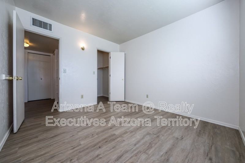 312 E 24th St #4 - Photo 7 of 18