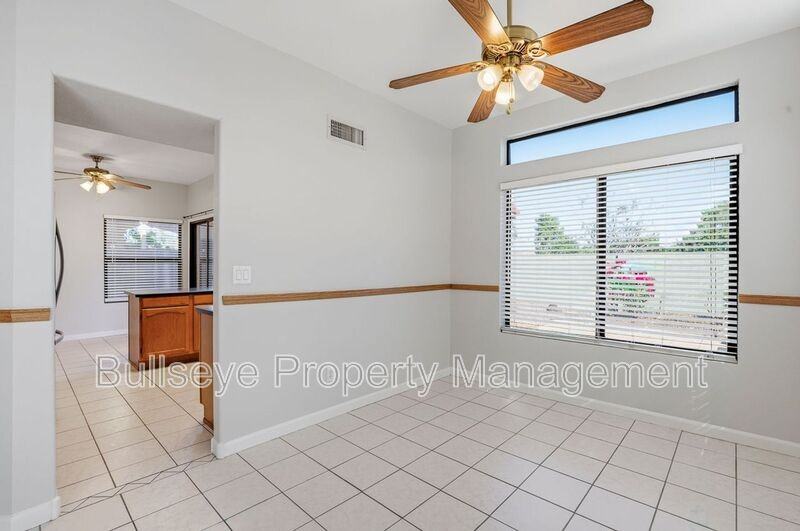 4566 W Shannon St - Photo 7 of 36