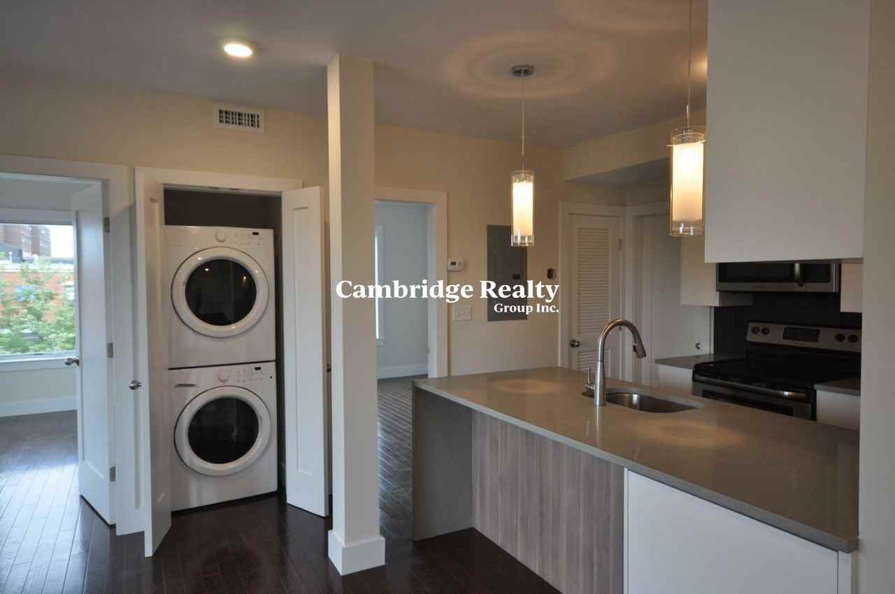 659 Massachusetts Ave #7T - Photo 2 of 9