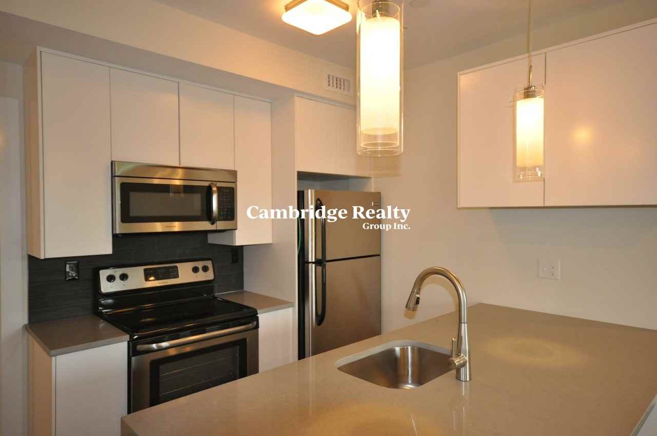 659 Massachusetts Ave #7T - Photo 3 of 9