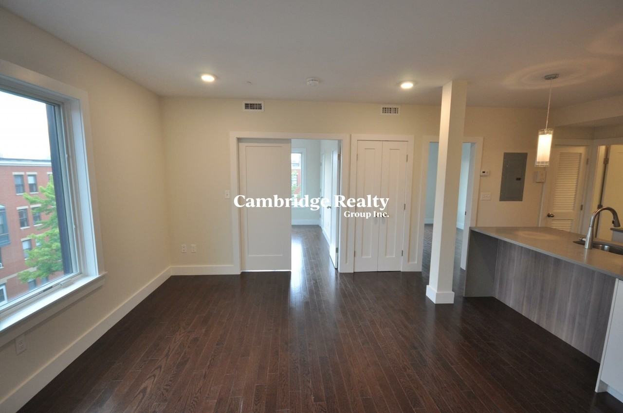 659 Massachusetts Ave #7T - Photo 4 of 9