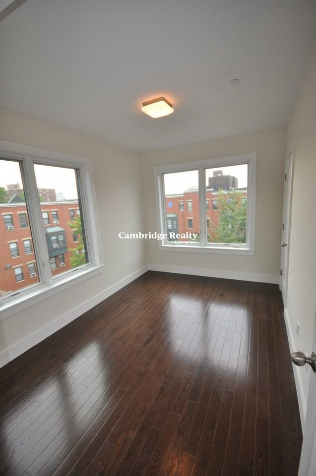 659 Massachusetts Ave #7T - Photo 5 of 9