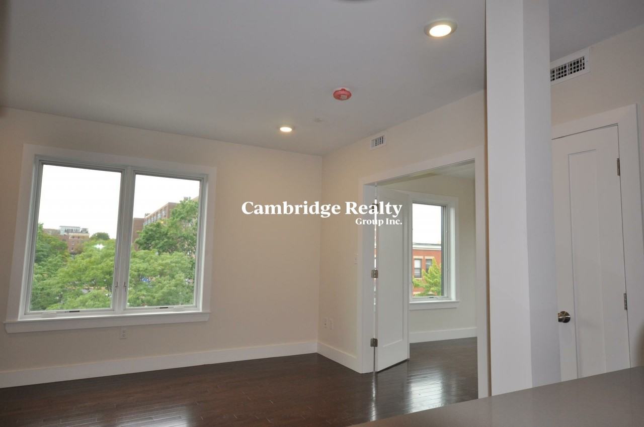 659 Massachusetts Ave #7T - Photo 6 of 9