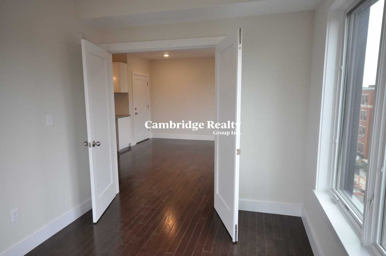 659 Massachusetts Ave #7T - Photo 7 of 9
