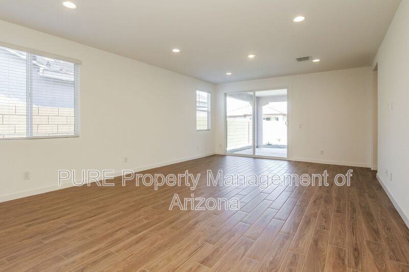 9524 W Flower St - Photo 6 of 33