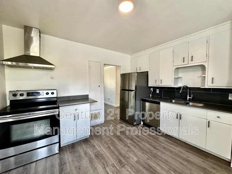 11134 116 St Nw - Photo 3 of 10