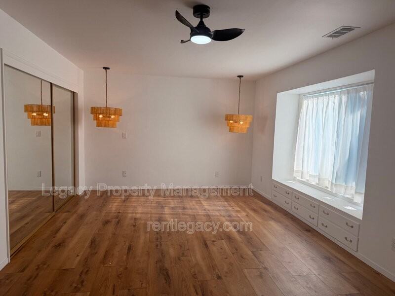 1249 Davis Ave - Photo 6 of 22