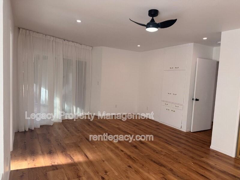 1249 Davis Ave - Photo 7 of 22