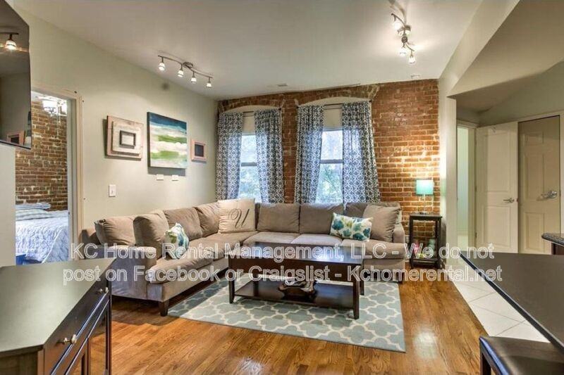 200 E 43rd St #301 - Photo 5 of 21