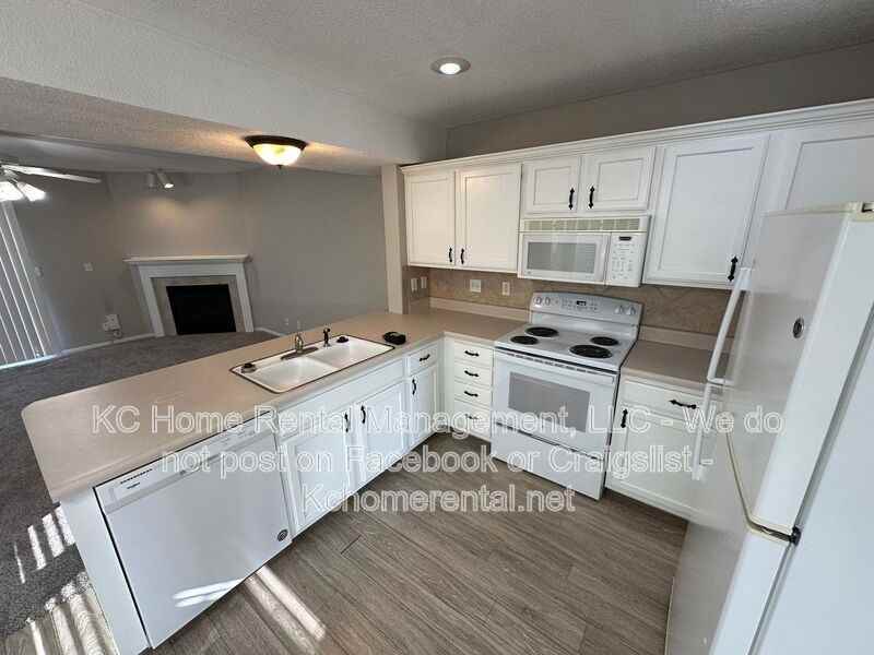 8042 N Elmwood Ave - Photo 6 of 36