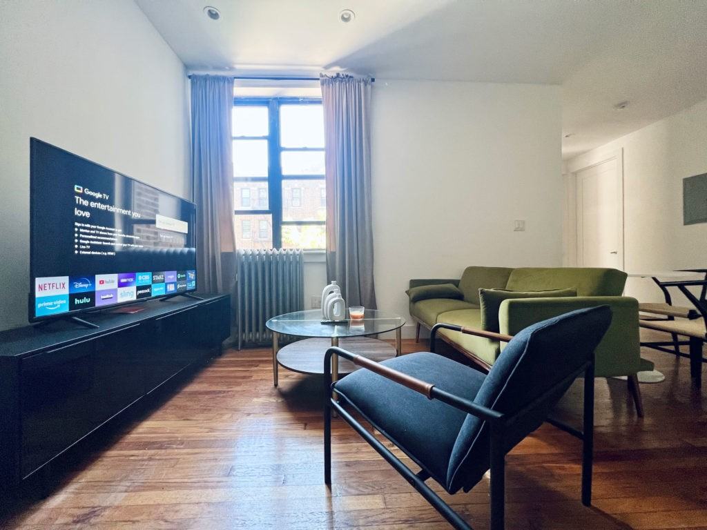 Private Bedroom in 4 Bedroom/2.5 Bathroom Home - Photo 6 of 10