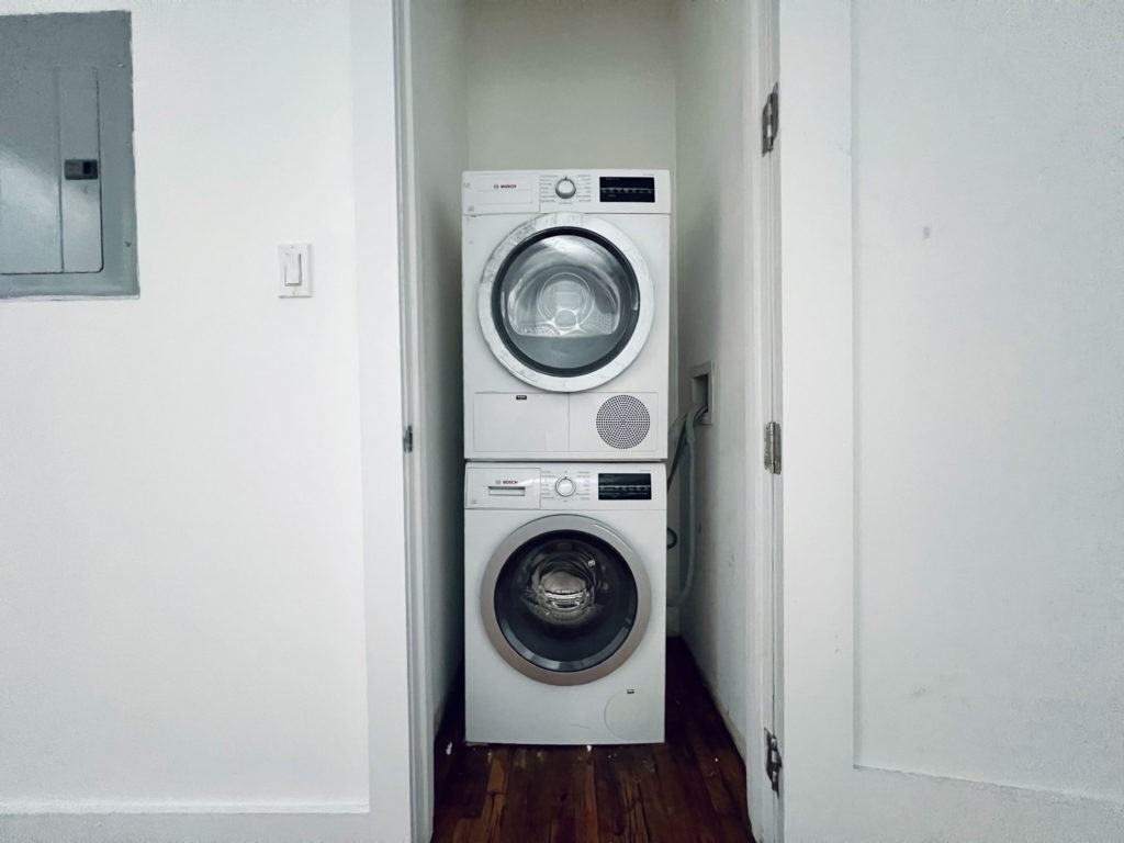 Private Bedroom in 4 Bedroom/2.5 Bathroom Home - Photo 7 of 10