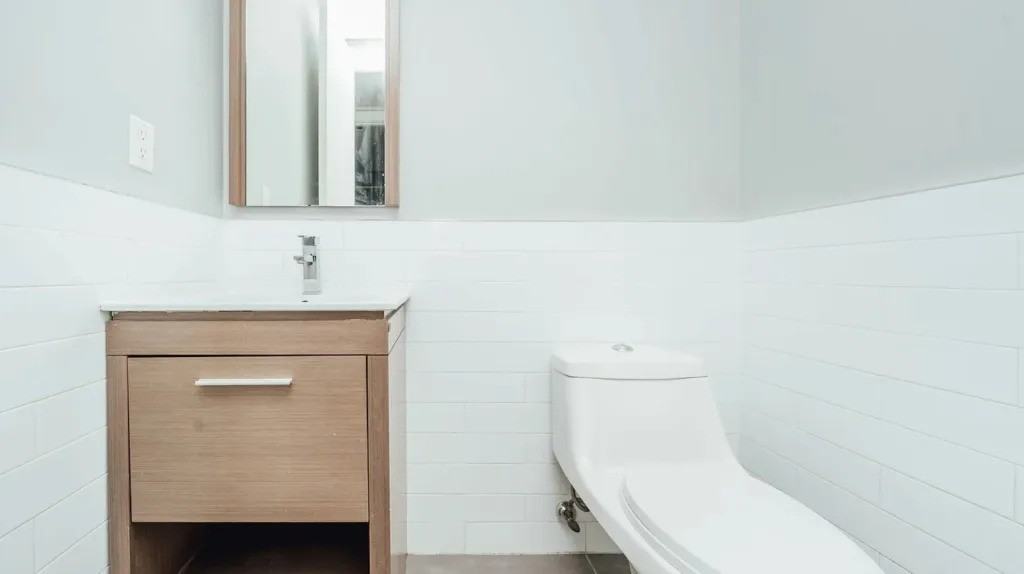 Private Bedroom in 4 Bedroom/2 Bathroom Home - Photo 7 of 12