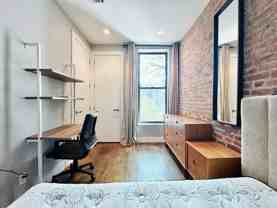 Private Bedroom in 4 Bedroom/2 Bathroom Home - Photo 1 of 1