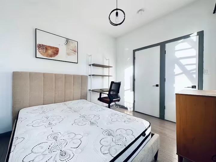 Private Bedroom in 3 Bedroom/1 Bathroom Home - Photo 7 of 8