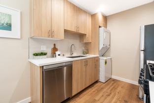 419 W Queen St #5 - Photo 1 of 1