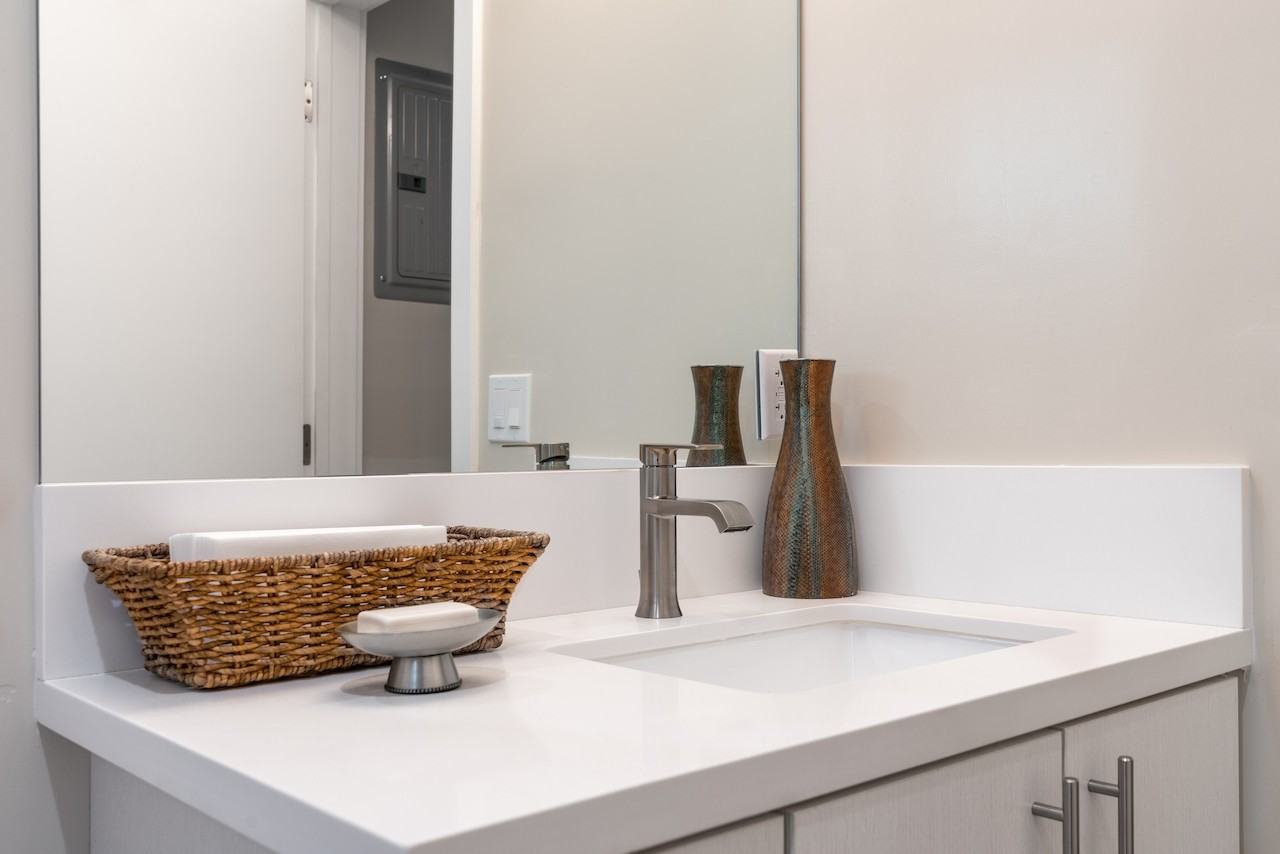 419 W Queen St #5 - Photo 7 of 13