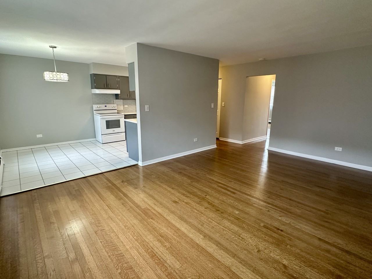 2351 W Jarvis Ave #1E