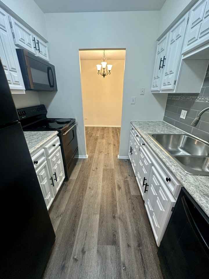 1629 W Greenleaf Ave #202 - Photo 5 of 17