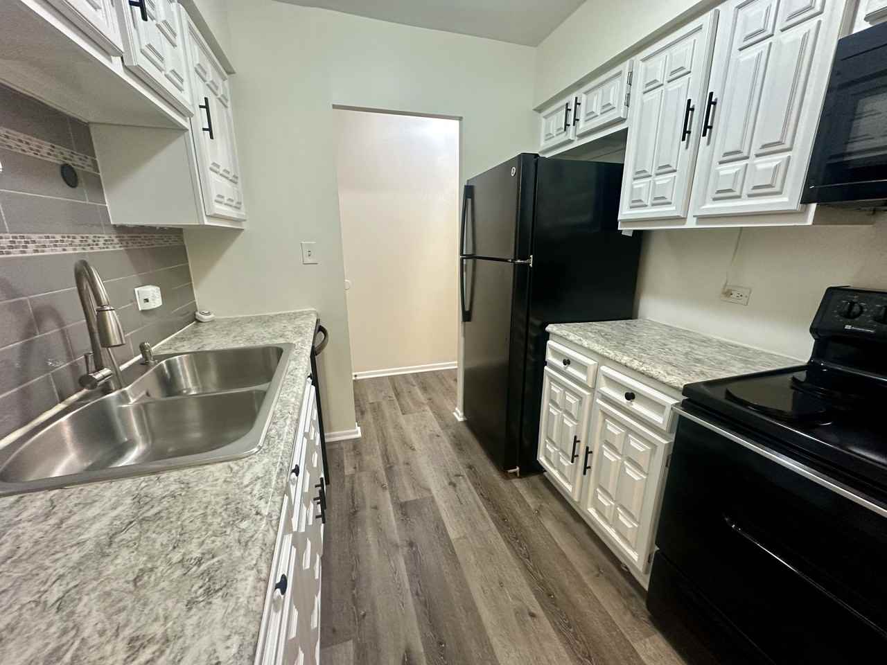 1629 W Greenleaf Ave #202 - Photo 7 of 17