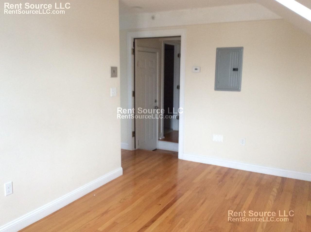 80 River St #5 - Photo 3 of 12