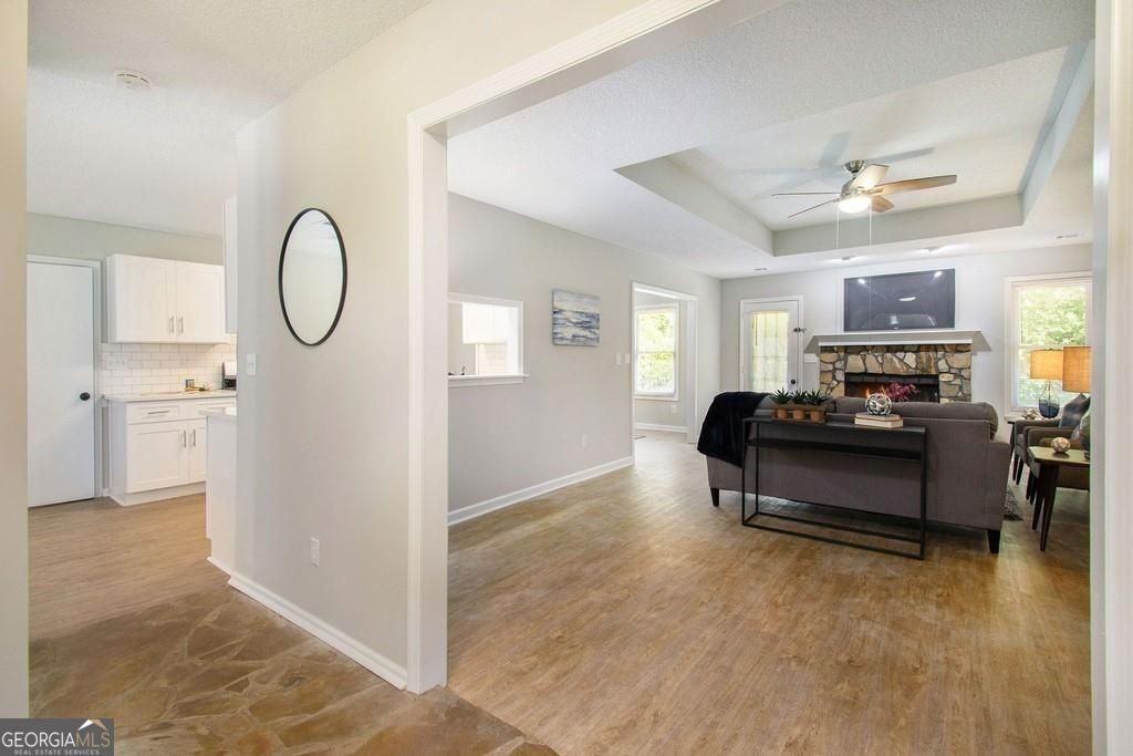 140 Crabtree Dr - Photo 2 of 25