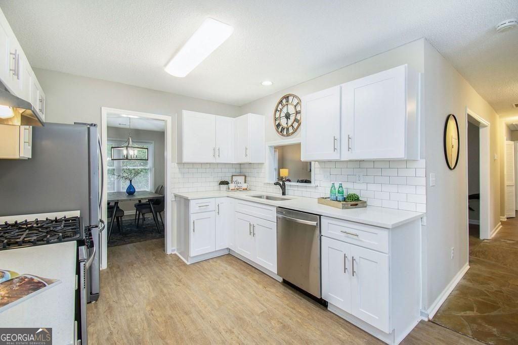 140 Crabtree Dr - Photo 4 of 25