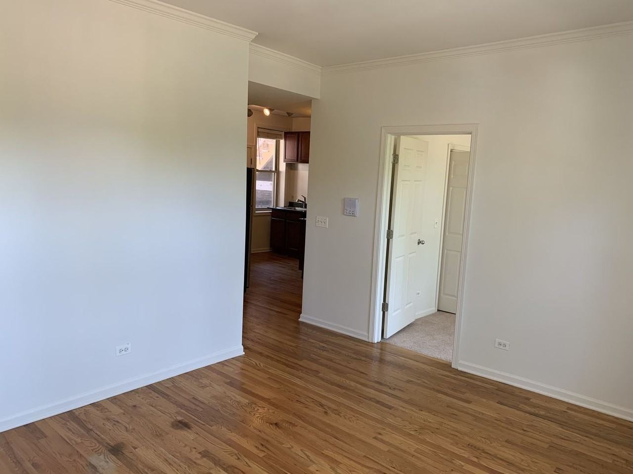 1943 W Chase Ave - Photo 3 of 15