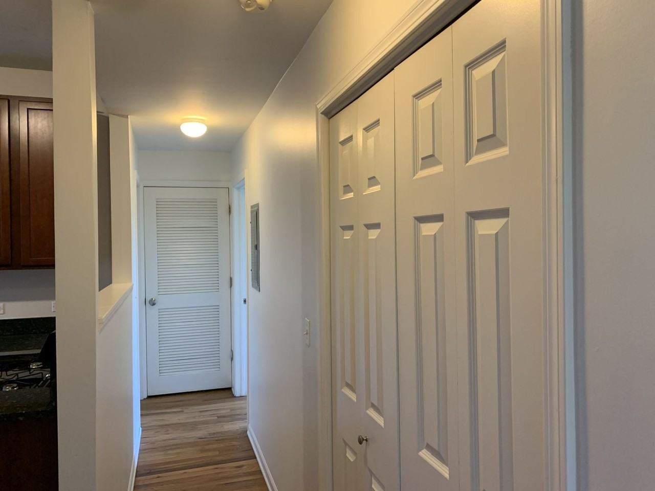 1943 W Chase Ave - Photo 4 of 15