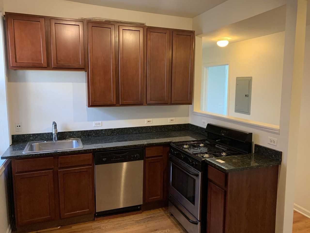 1943 W Chase Ave - Photo 7 of 15