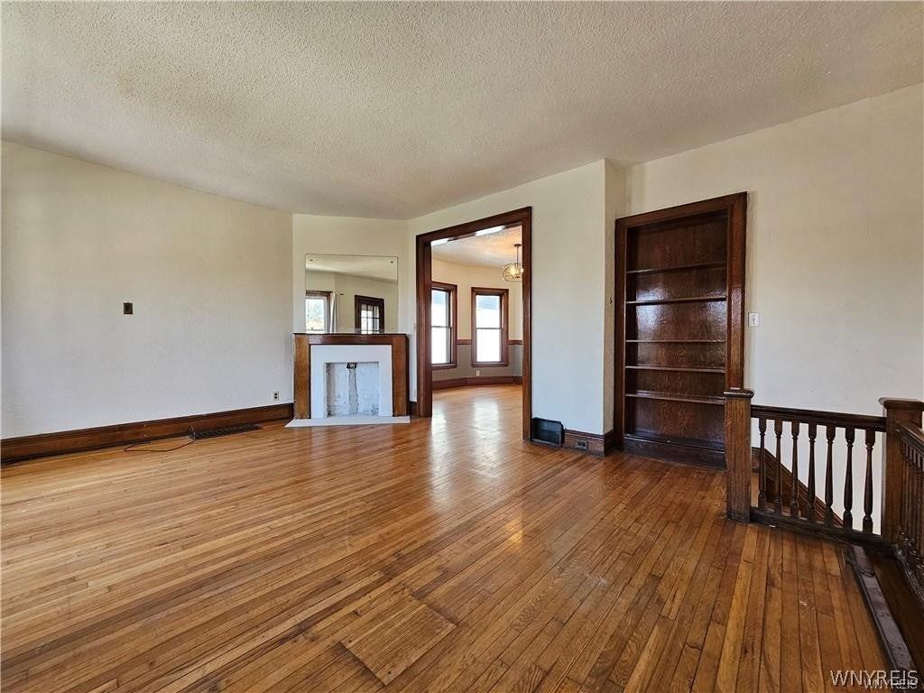 891 Richmond Ave - Photo 3 of 23