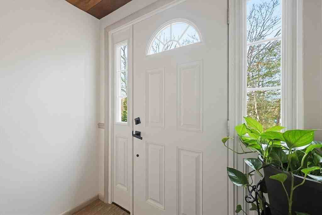 110 Oswego St - Photo 4 of 29